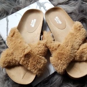 Fur sandals